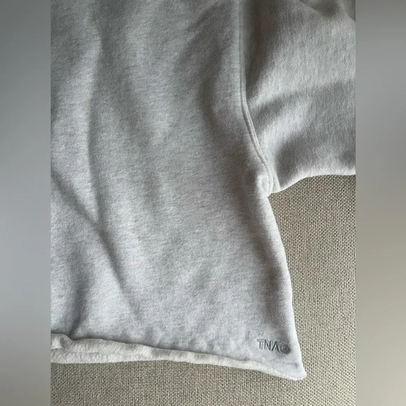 Aritzia TNA Sweatfleece Cozy Fleece Cropped Raw Hem In Light Gray Size 2XL - Picture 4 of 13